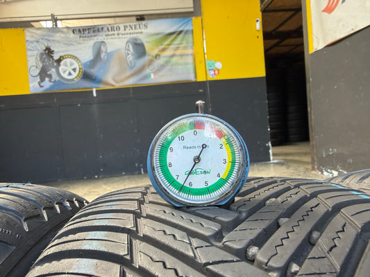 Usato: 4 Pneumatici Michelin CrossClimate 2 / Hankook Kinergy 4S2 215/45R17 91Y 4 Stagioni 90% residui