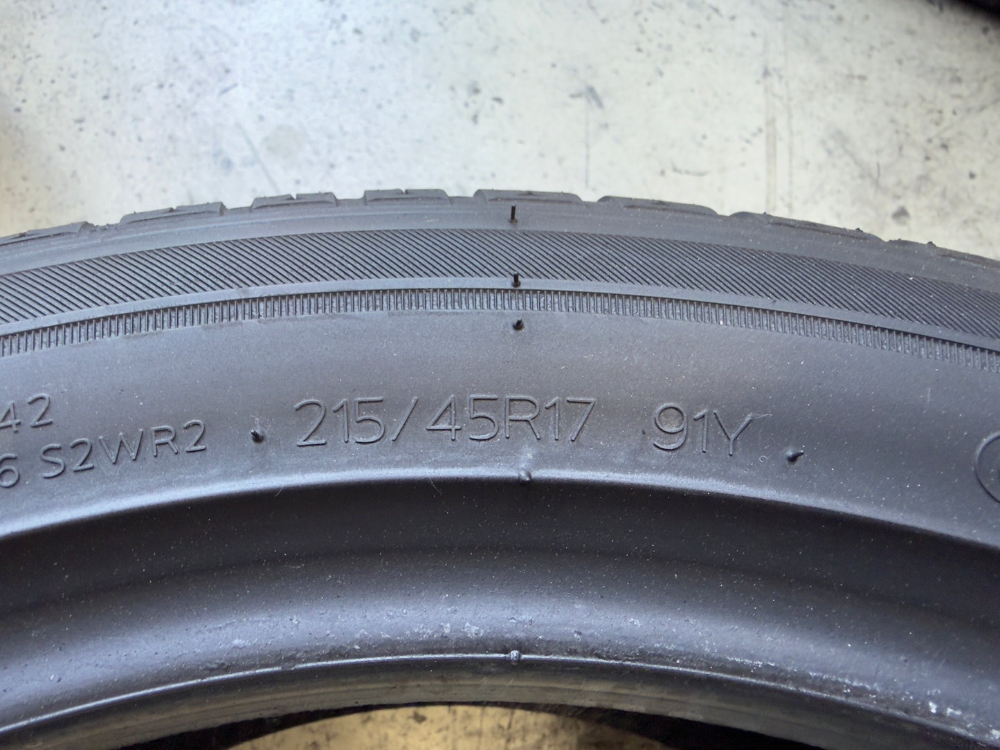 Usato: 4 Pneumatici Michelin CrossClimate 2 / Hankook Kinergy 4S2 215/45R17 91Y 4 Stagioni 90% residui