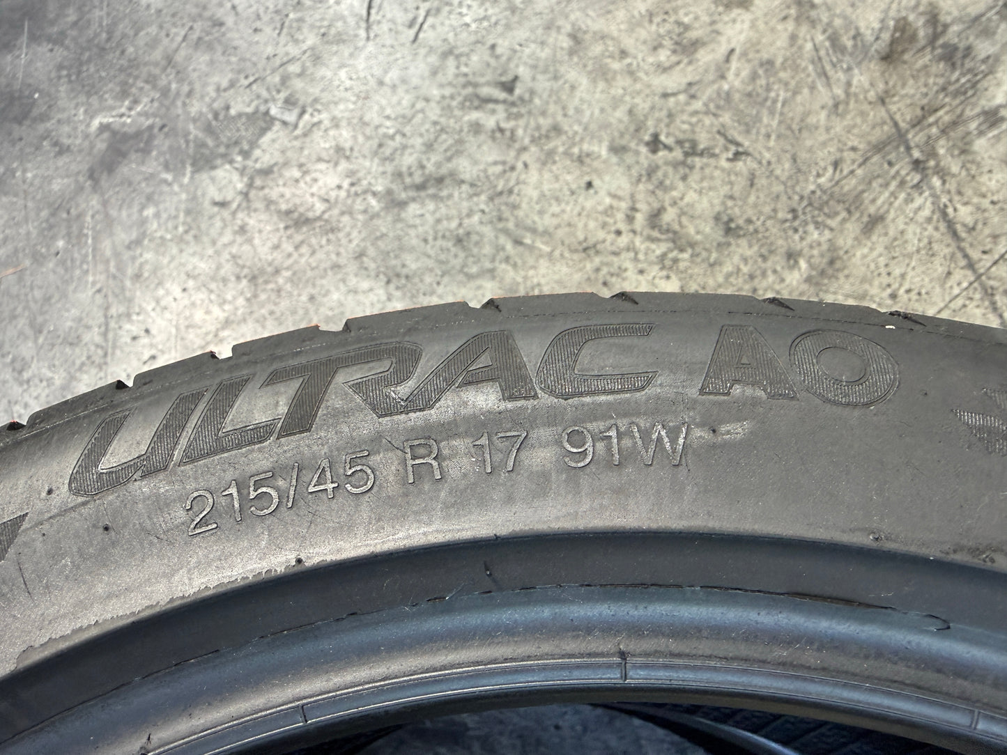 Usato: Set Differenziato Vredestein Ultrac 215/45R17 245/40R17 Estivi 80% residui