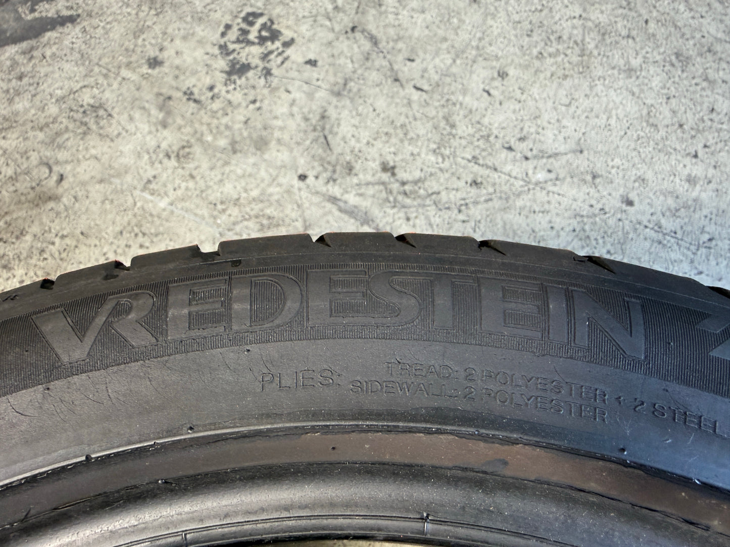 Usato: 2 Pneumatici Vredestein Ultrac 215/45R17 91W Estivi 80% residui