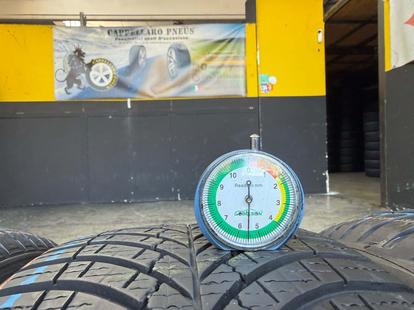Usato: 4 Pneumatici  Hankook + Goodyear 205/50R17 93V XL 4 Stagioni 80%-90% residui