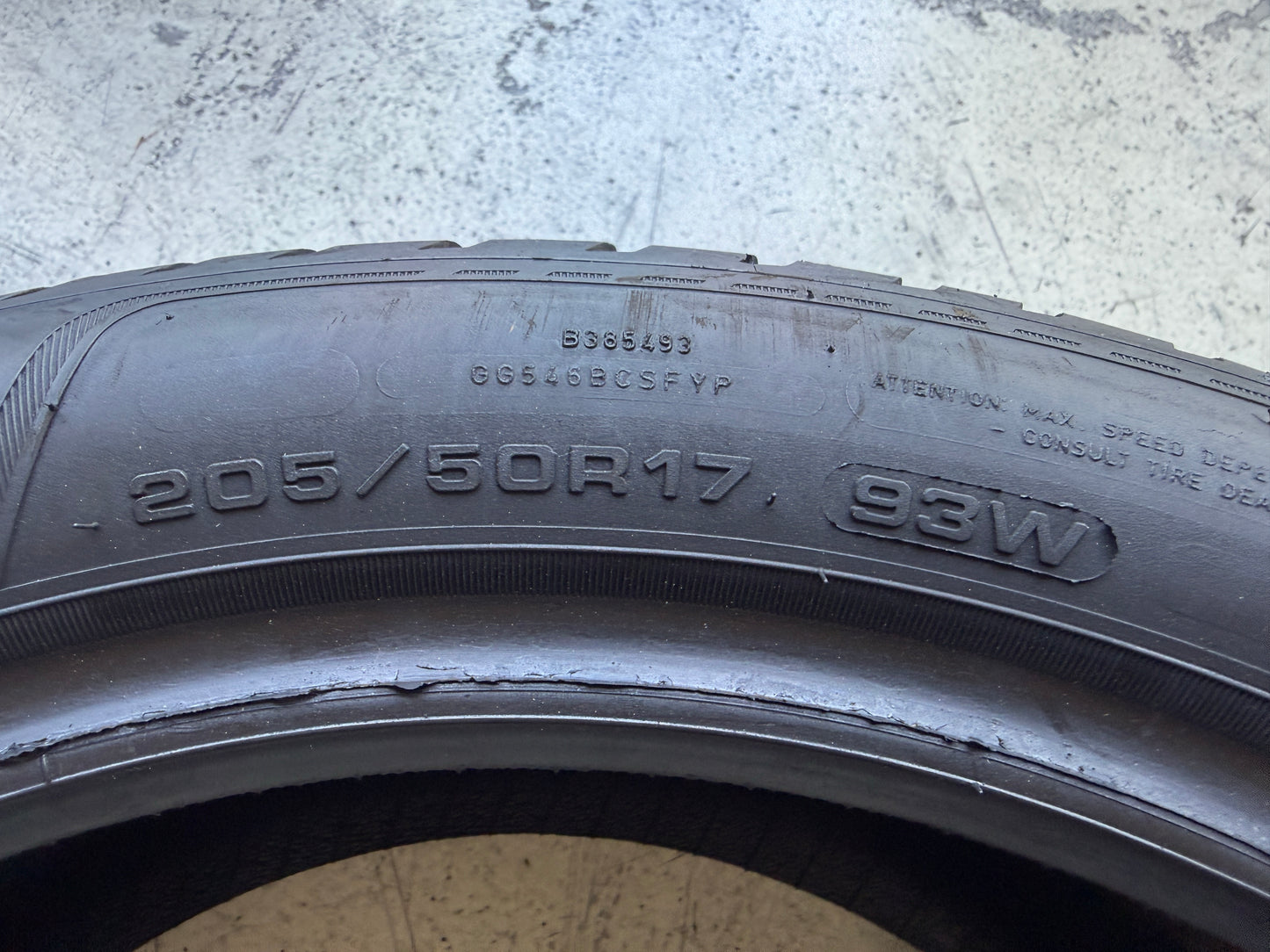 Usato: 4 Pneumatici  Hankook + Goodyear 205/50R17 93V XL 4 Stagioni 80%-90% residui