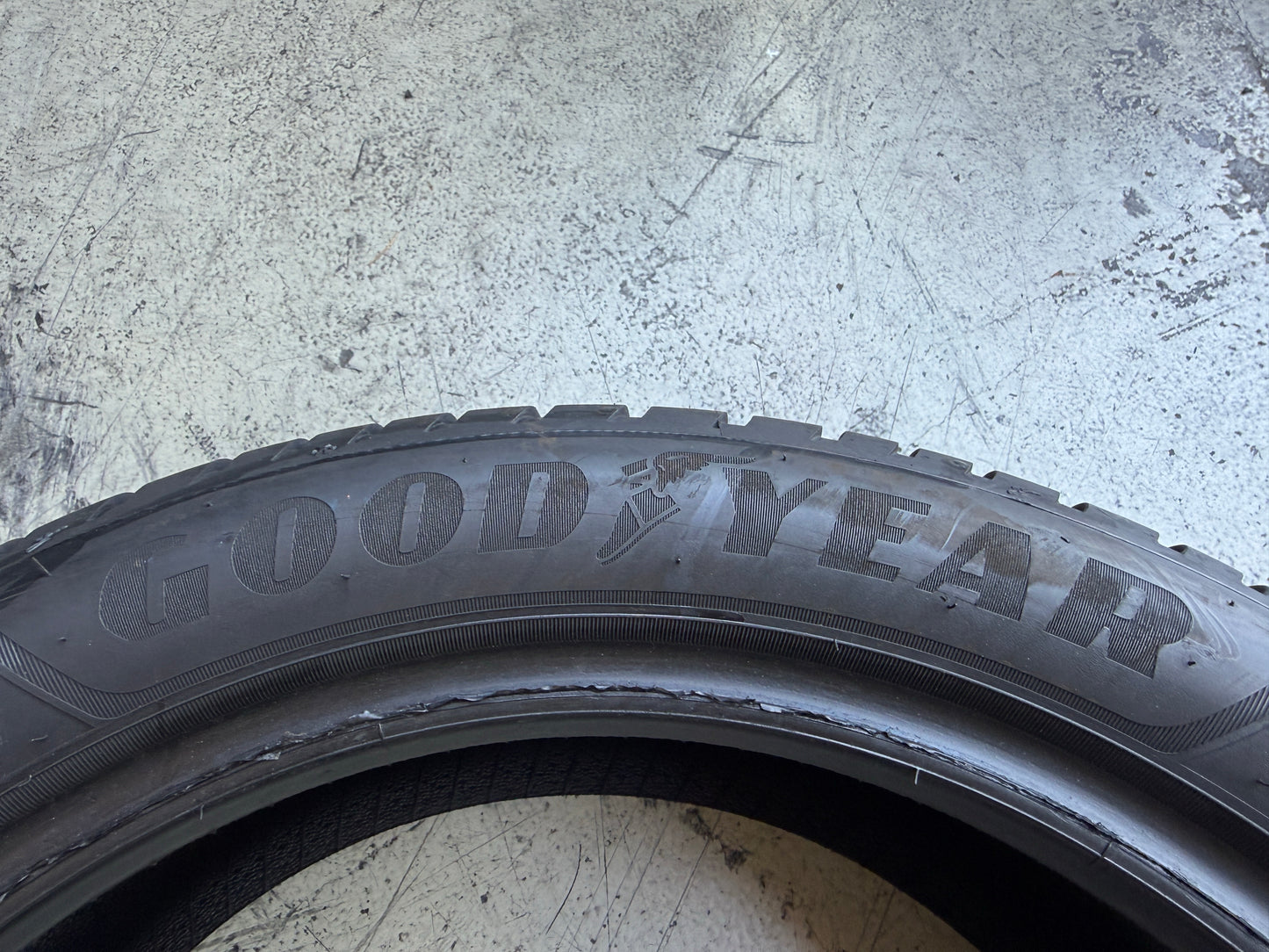 Usato: 4 Pneumatici  Hankook + Goodyear 205/50R17 93V XL 4 Stagioni 80%-90% residui
