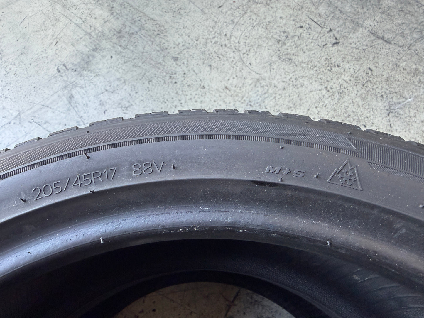 Usato: 2 Pneumatici Hankook Kinergy 4S2 205/45R17 88V XL 4 Stagioni 90% residui