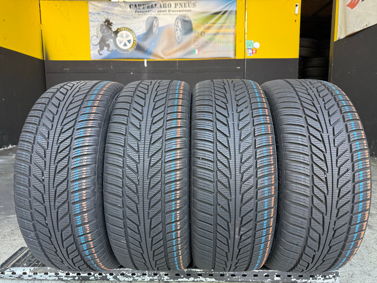 Usato: 4 Pneumatici Hankook i*cept TO EV SoundAbsorber 235/45R18 98V XL Invernali 99% residui DOT 2025