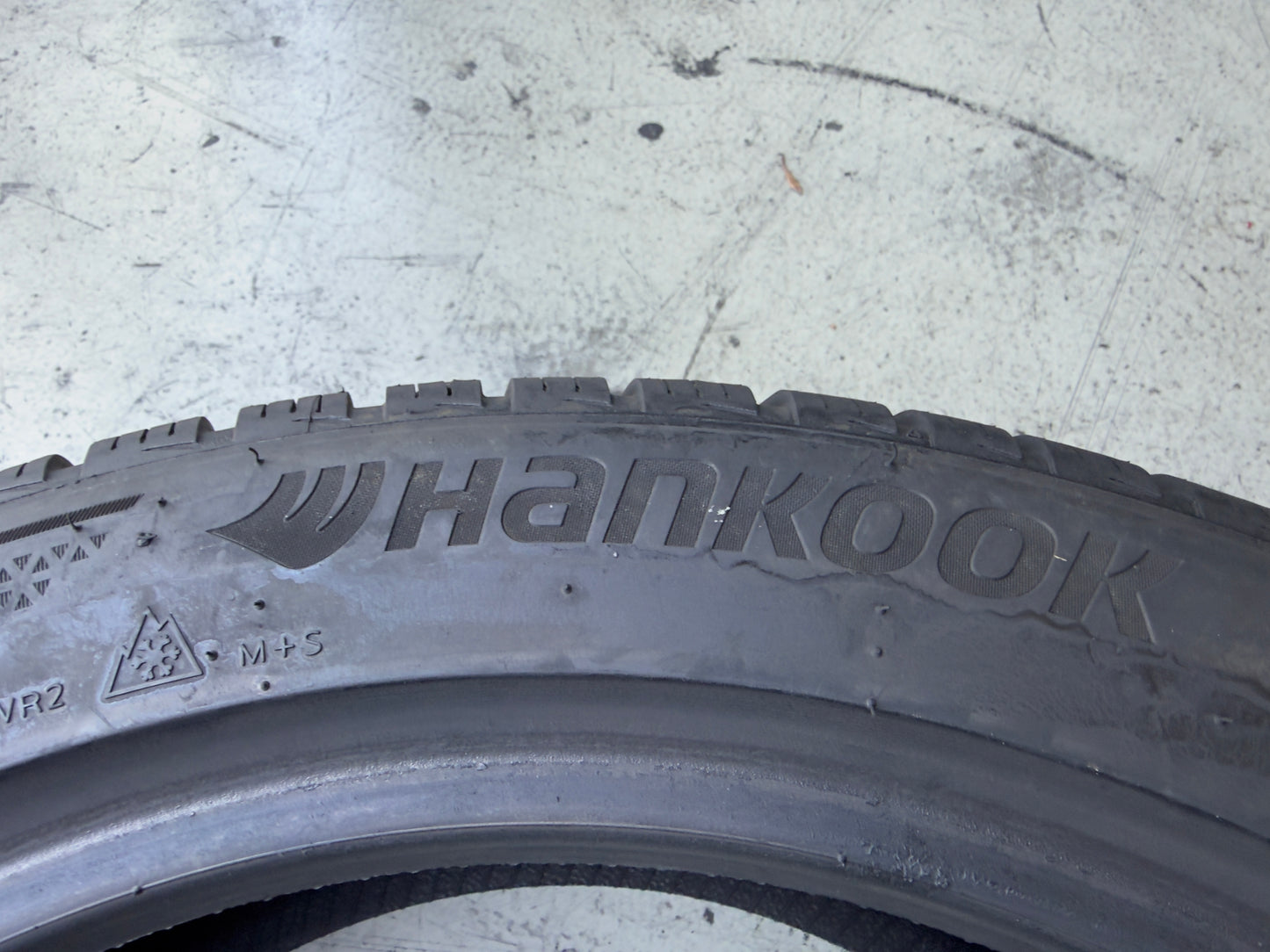 Usato: 4 Pneumatici Hankook i*cept TO EV SoundAbsorber 235/45R18 98V XL Invernali 99% residui DOT 2025