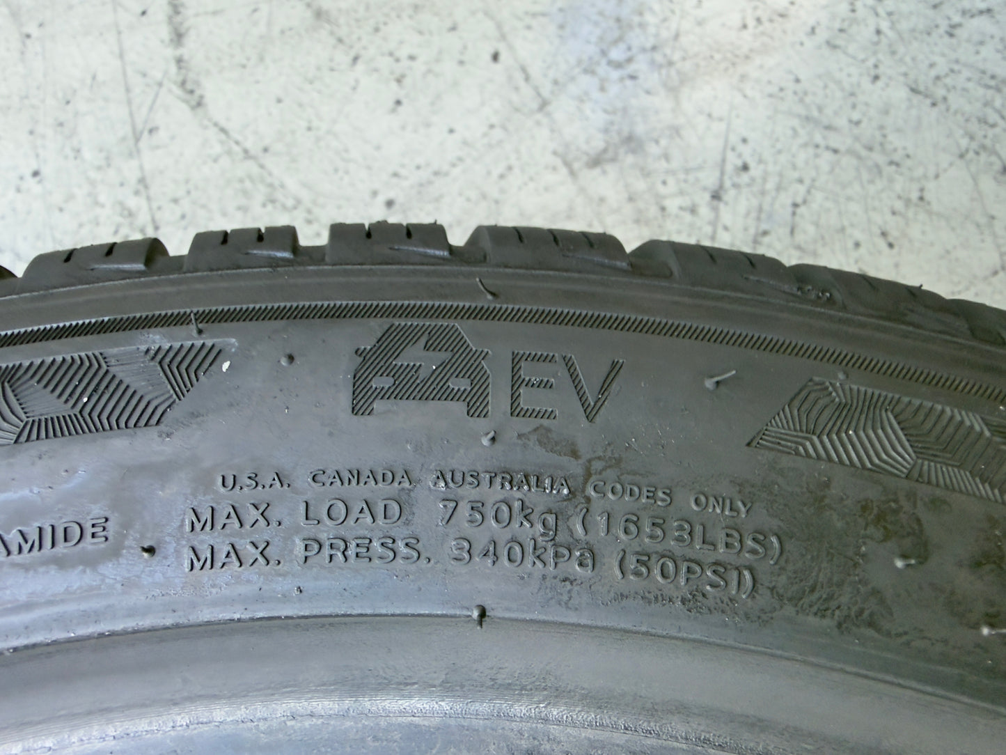 Usato: 4 Pneumatici Hankook i*cept TO EV SoundAbsorber 235/45R18 98V XL Invernali 99% residui DOT 2025