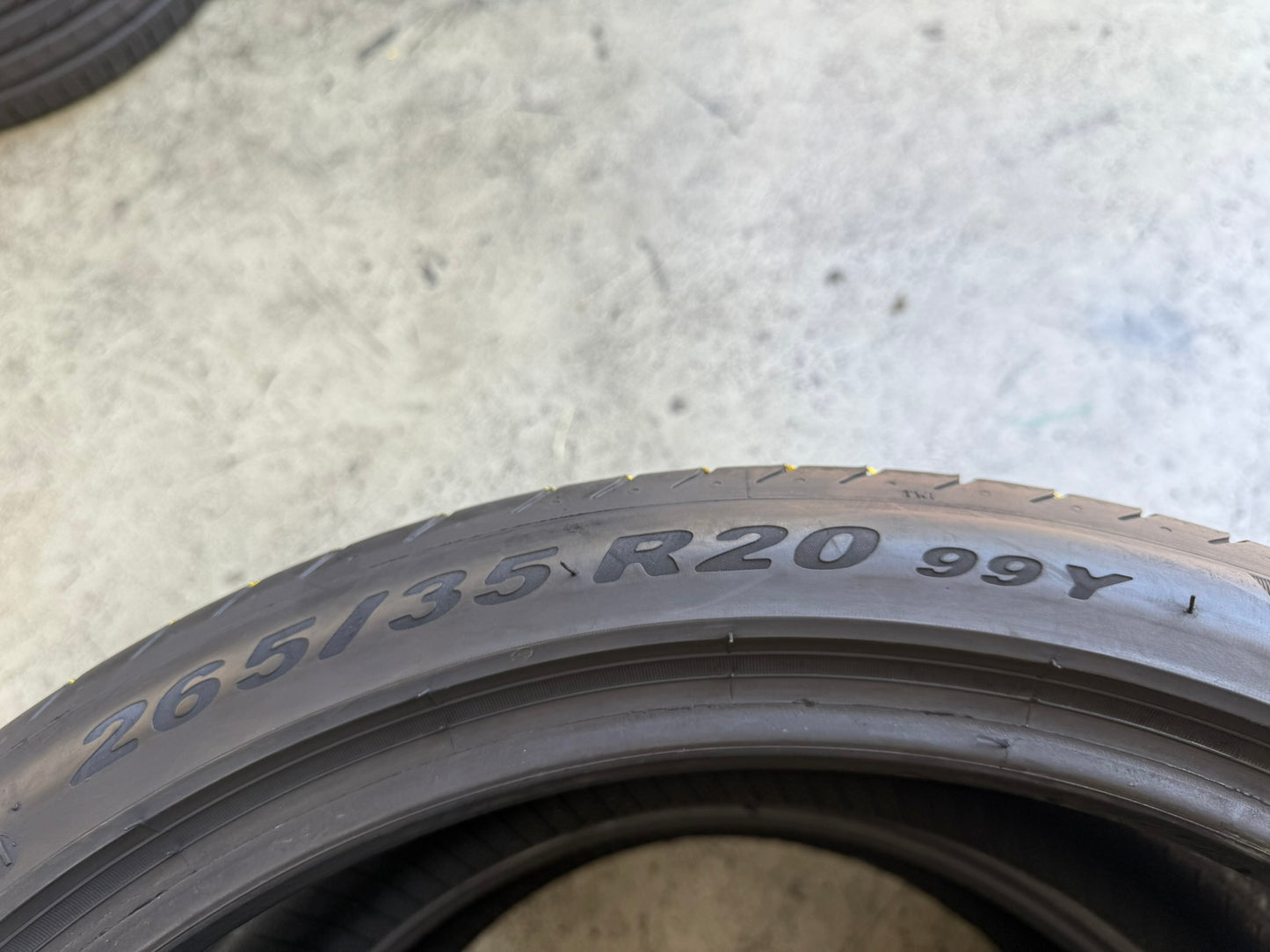 Usato: 2 Gomme 265/35R20 99Y XL Pirelli Estive 85% residui