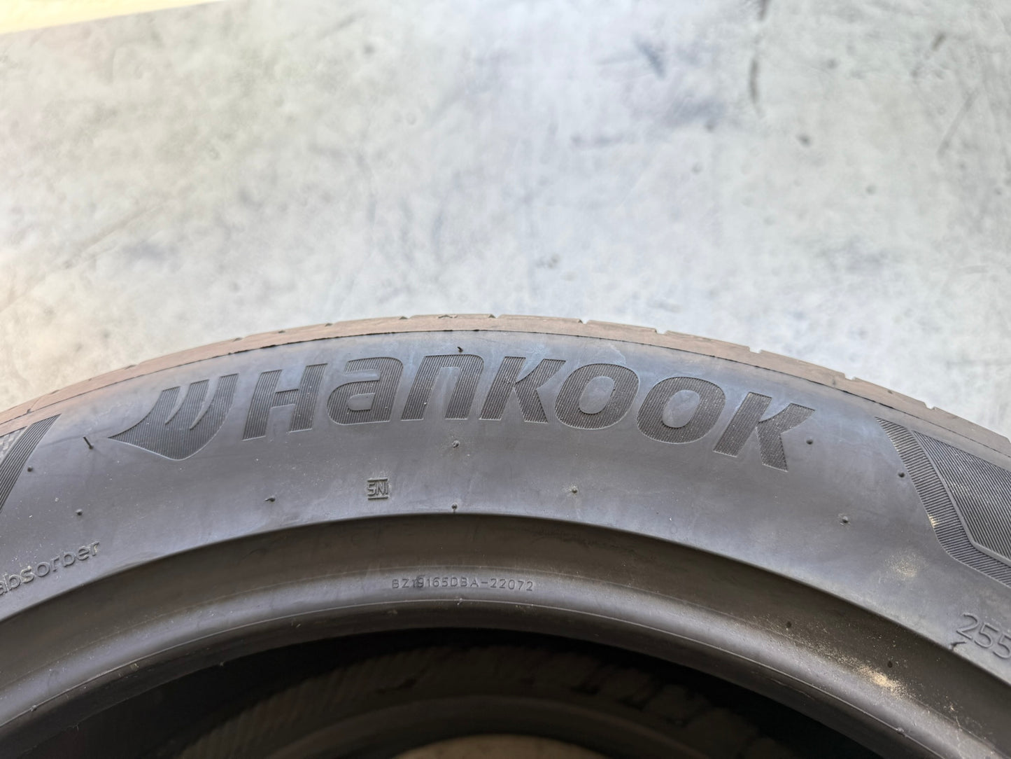 Usato: 2 Gomme 255/45R19 104W XL Hankook Estive 80% residui