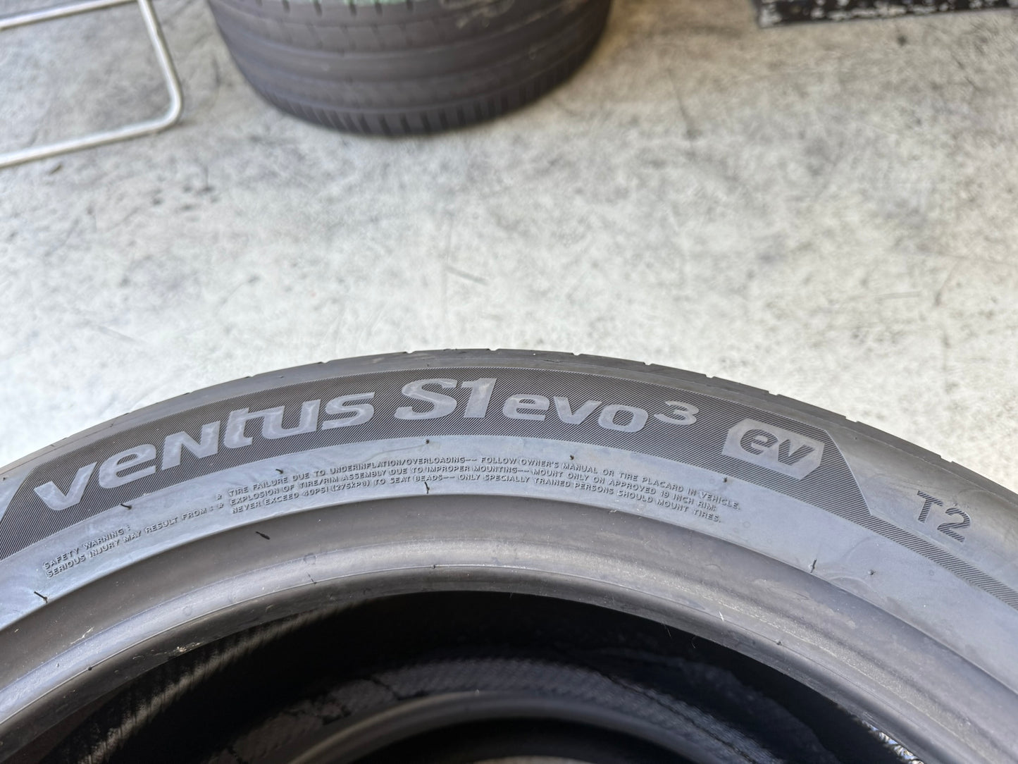 Usato: 2 Gomme 255/45R19 104W XL Hankook Estive 80% residui