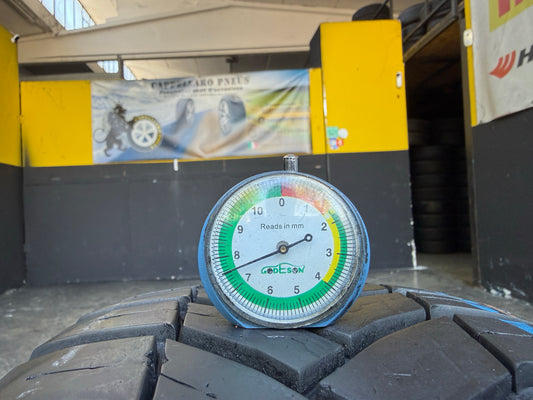Usato: 2 Pneumatici Michelin Agilis CrossClimate 225/65R16C 112/110R 4 Stagioni 90% residui