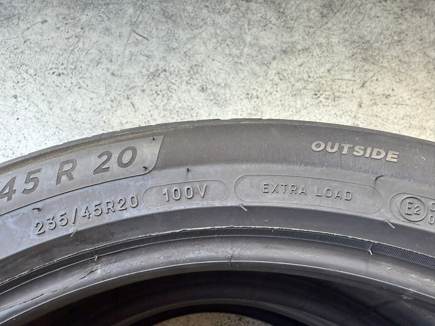 Usato: 2 Gomme 235/45R20 100V XL Michelin Estive 85% residui