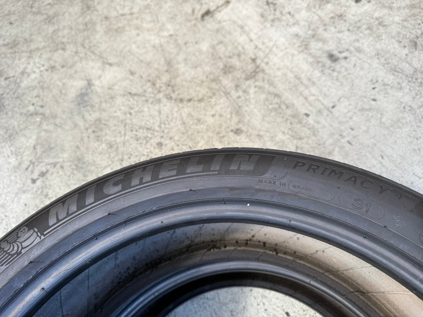 Usato: 2 Gomme 235/45R20 100V XL Michelin Estive 85% residui