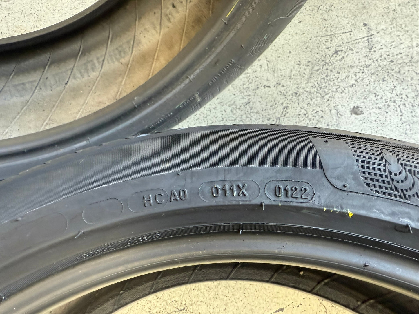 Usato: 2 Gomme 235/45R20 100V XL Michelin Estive 85% residui