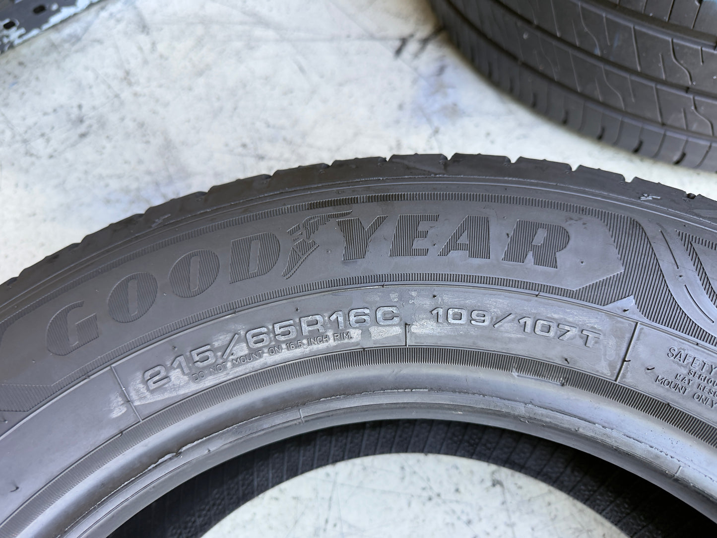 Usato: 4 Pneumatici Goodyear EfficientGrip Cargo 2 215/65R16C 109/107T Estivi 90% residui