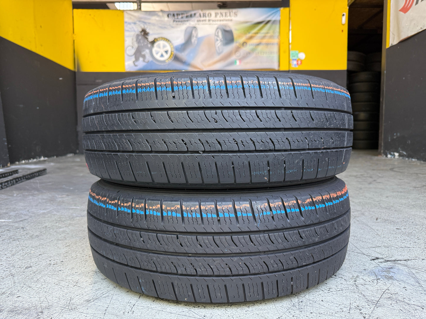 Usato: 2 Pneumatici Pirelli Carrier All Season 215/65R16C 109/107T 4 Stagioni 85% residui