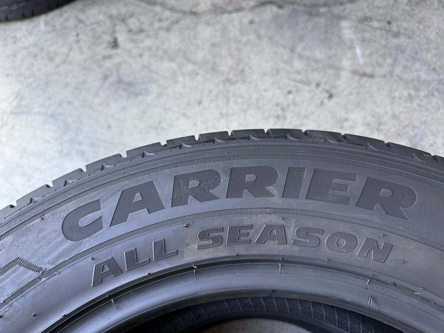 Usato: 2 Pneumatici Pirelli Carrier All Season 215/65R16C 109/107T 4 Stagioni 85% residui