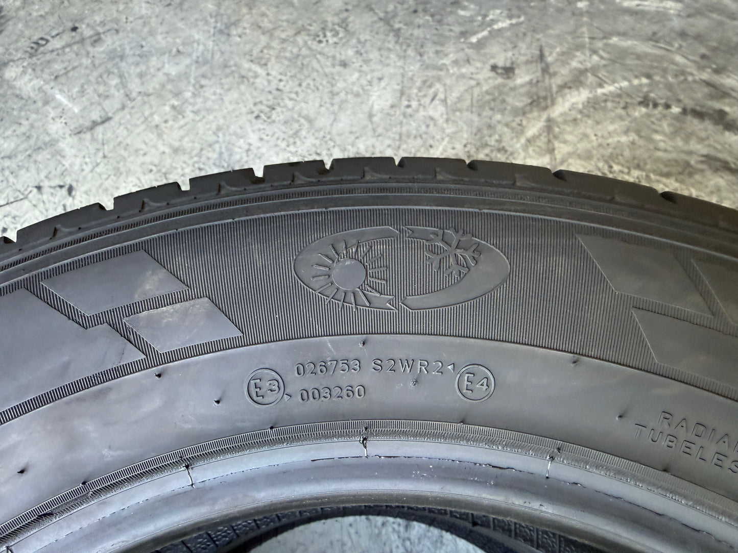 Usato: 2 Pneumatici Pirelli Carrier All Season 215/65R16C 109/107T 4 Stagioni 85% residui