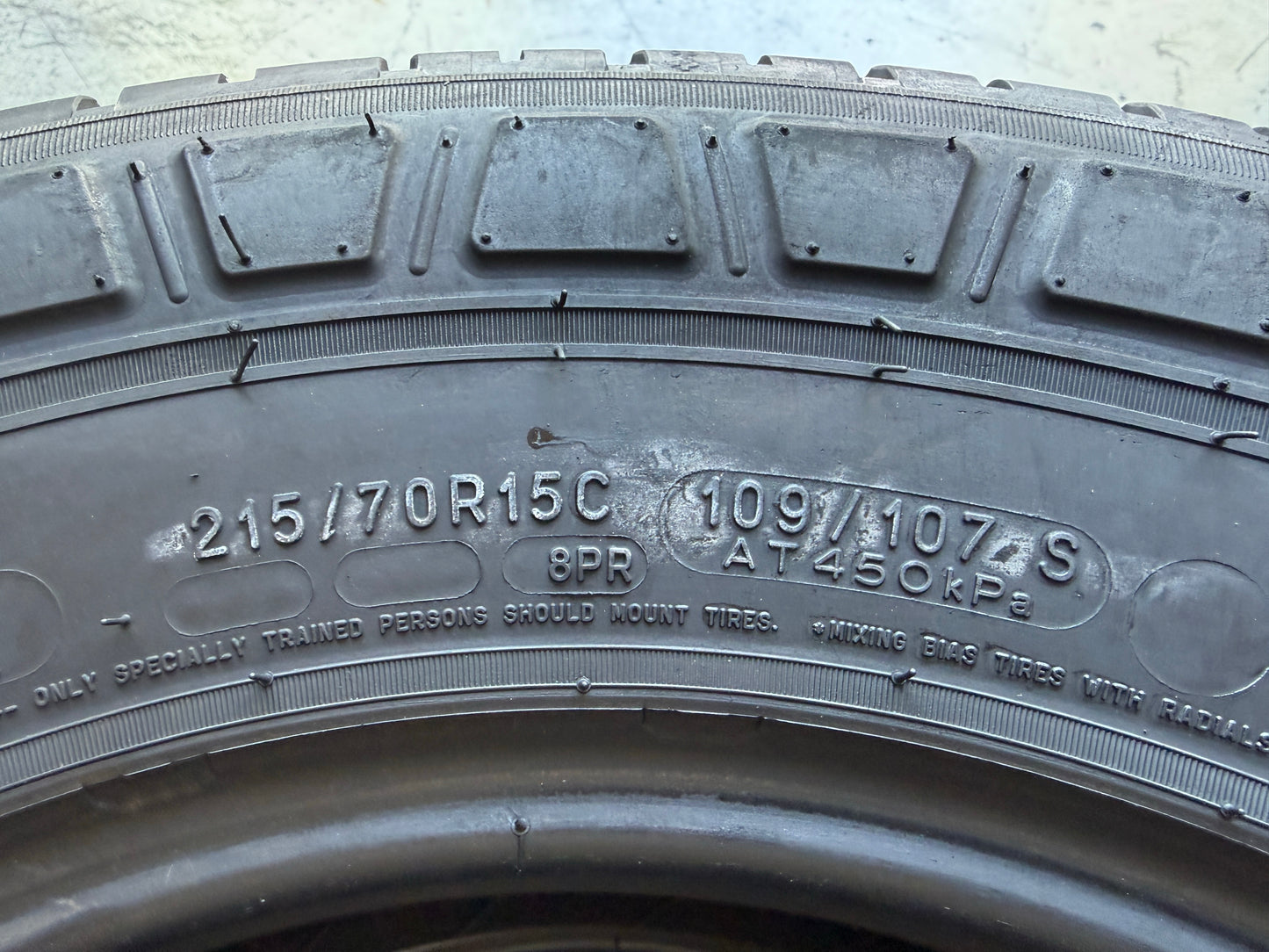 Usato: 2 Pneumatici Michelin Agilis 3 215/70R15C 109/107S Estivi 95% residui
