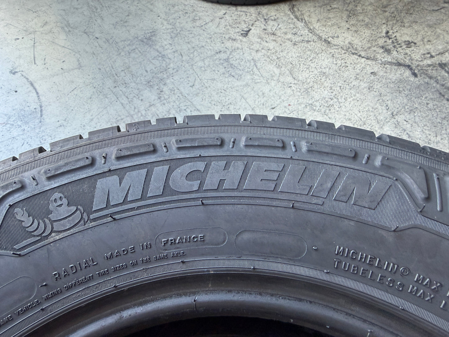 Usato: 2 Pneumatici Michelin Agilis 3 215/70R15C 109/107S Estivi 95% residui