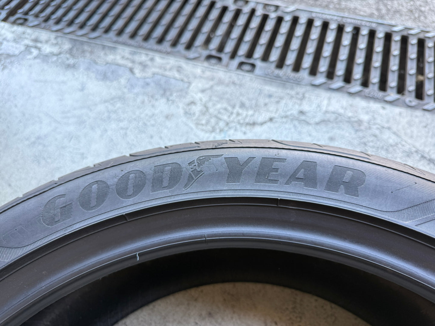 Usato: 4 Gomme 225/45R19 96W XL Goodyear Estive 85%-90% residui