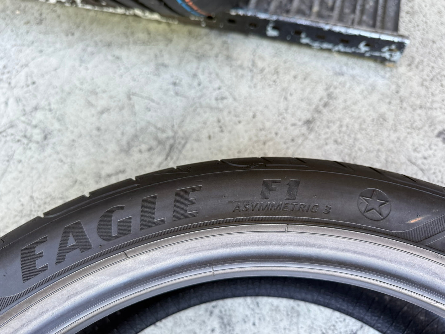 Usato: 4 Gomme 225/45R19 96W XL Goodyear Estive 85%-90% residui