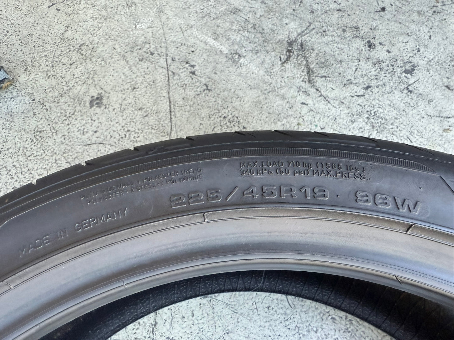 Usato: 4 Gomme 225/45R19 96W XL Goodyear Estive 85%-90% residui