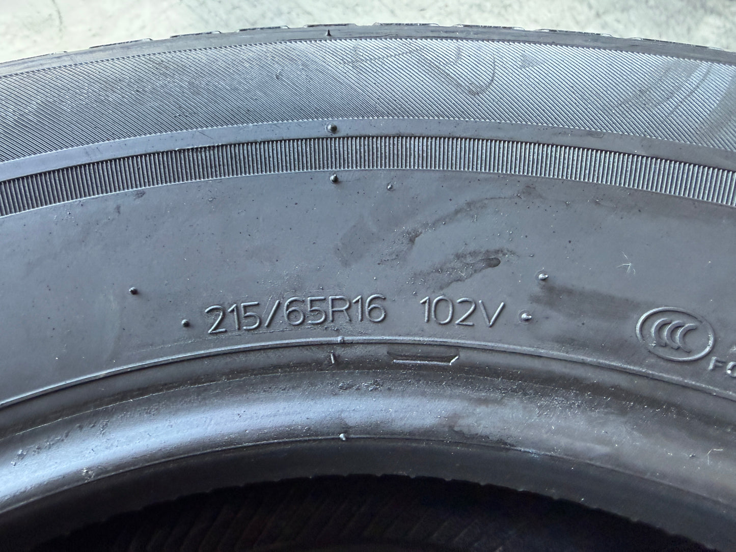 Usato: 2 Pneumatici Hankook Kinergy 4S² 215/65R16 102V XL 4 Stagioni 80% residui