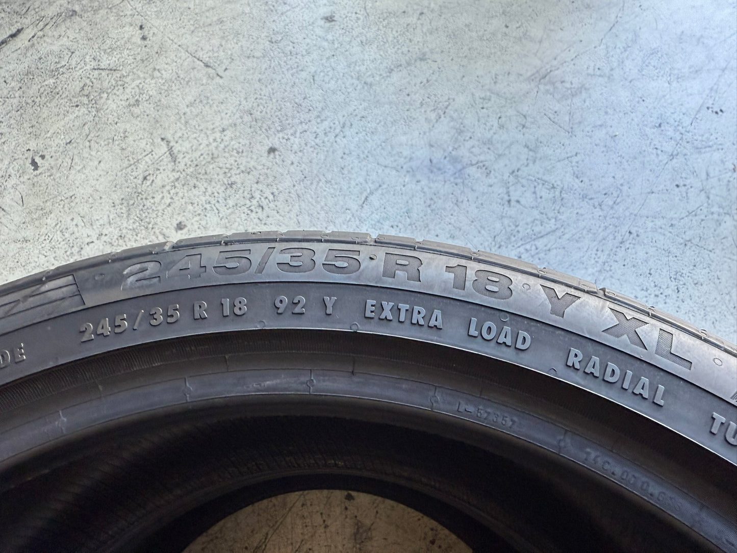 Usato: 2 Gomme 245/35R18 92Y XL Continental Estive 80% residui