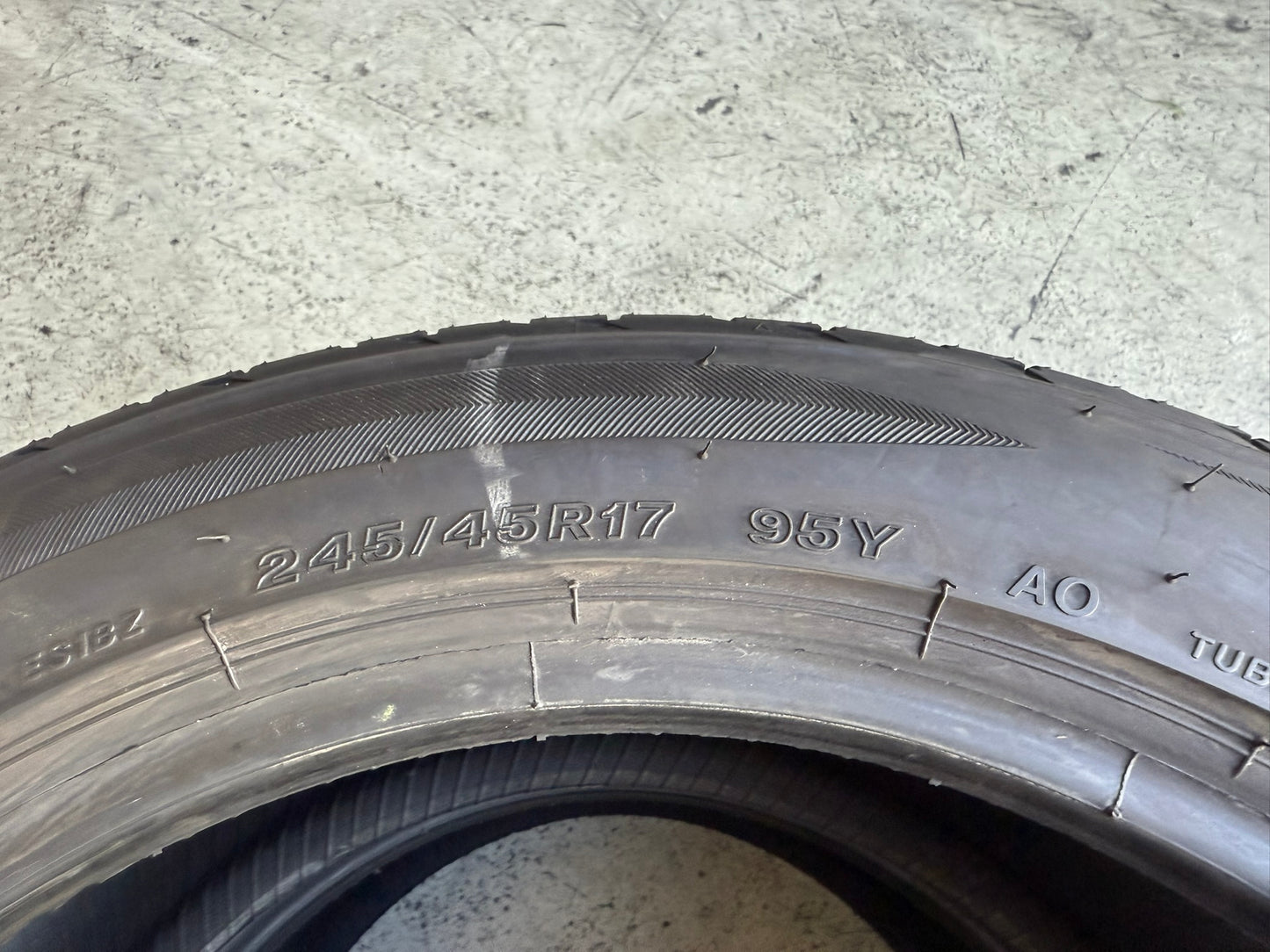 Usato: 2 Gomme 245/45R17 95Y Bridgestone Estive 80% residui
