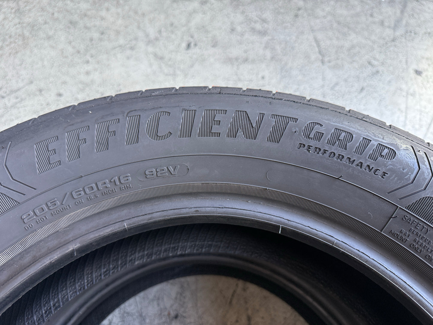 Usato: 2 Pneumatici Goodyear EfficientGrip Performance 205/60R16 92V Estivi 85% residui