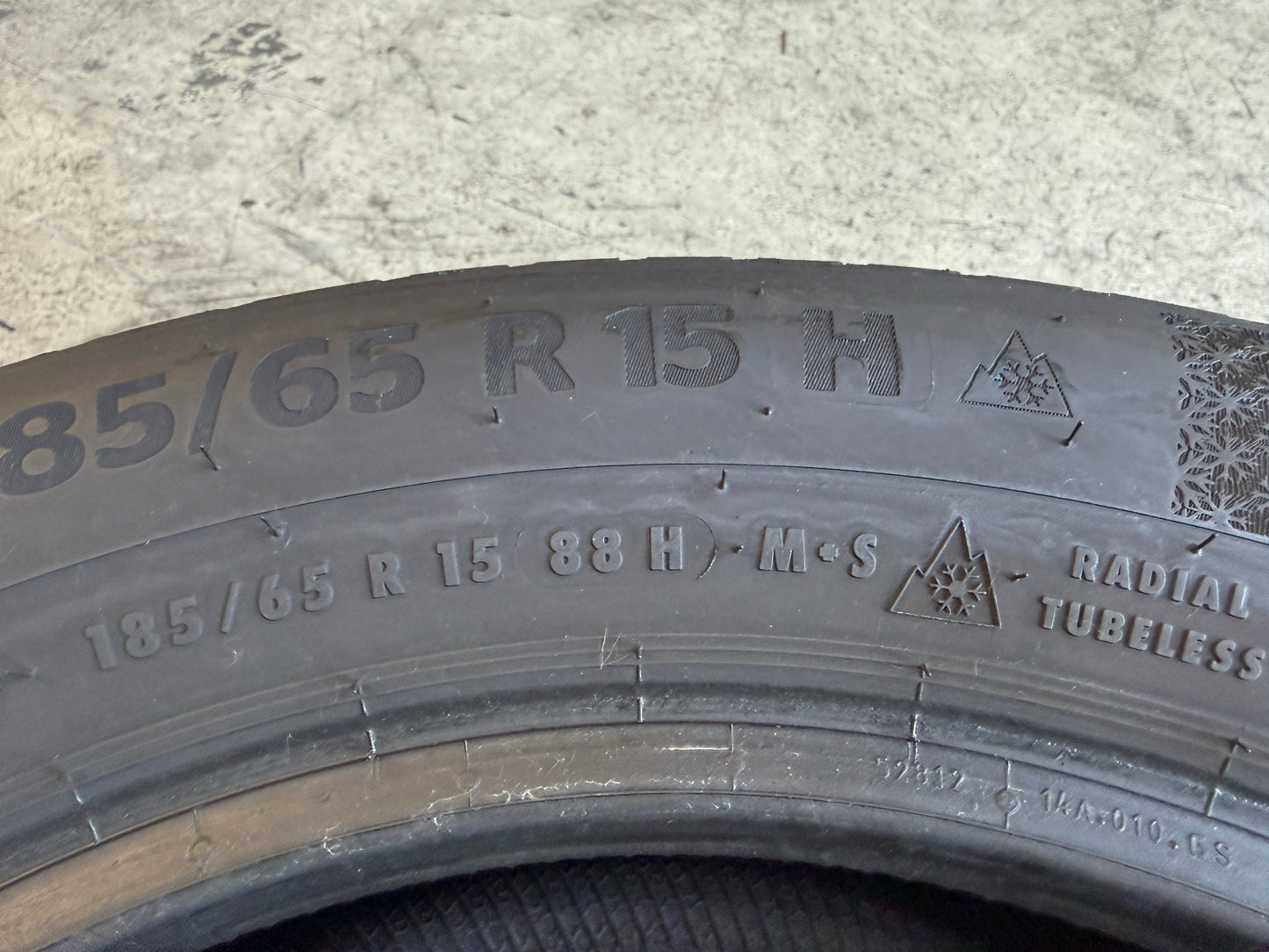 Usato: 2 Pneumatici Continental AllSeasonContact 2 185/65R15 88H 4 Stagioni 90% residui