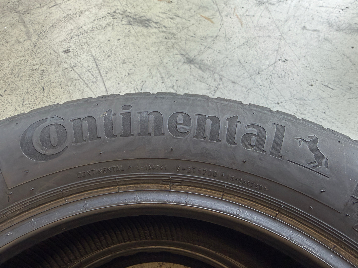 Usato: 2 Pneumatici Continental AllSeasonContact 2 185/65R15 88H 4 Stagioni 90% residui