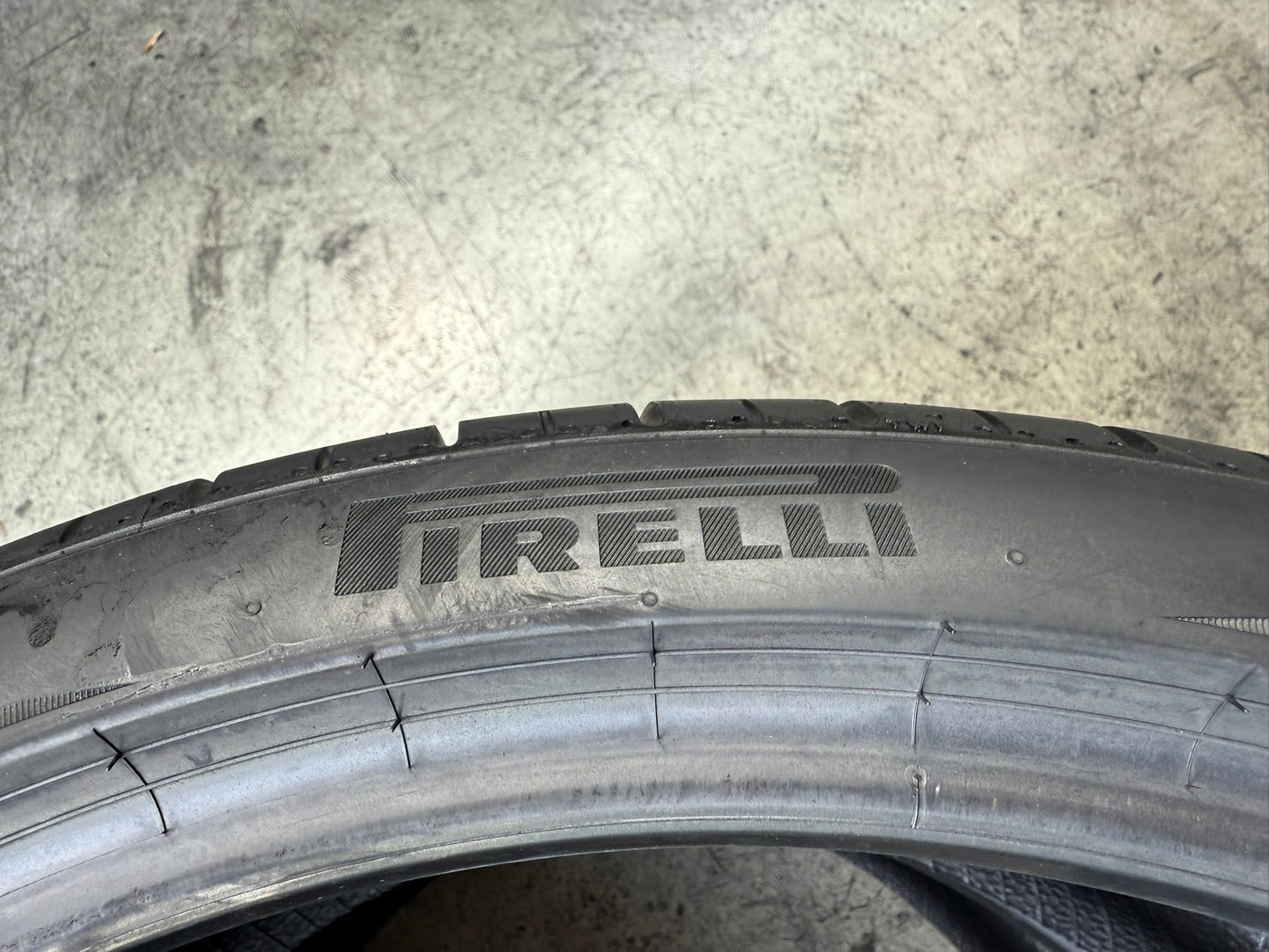 Usato: 2 Gomme 275/30ZR20 97Y XL Pirelli Estive 95% residui