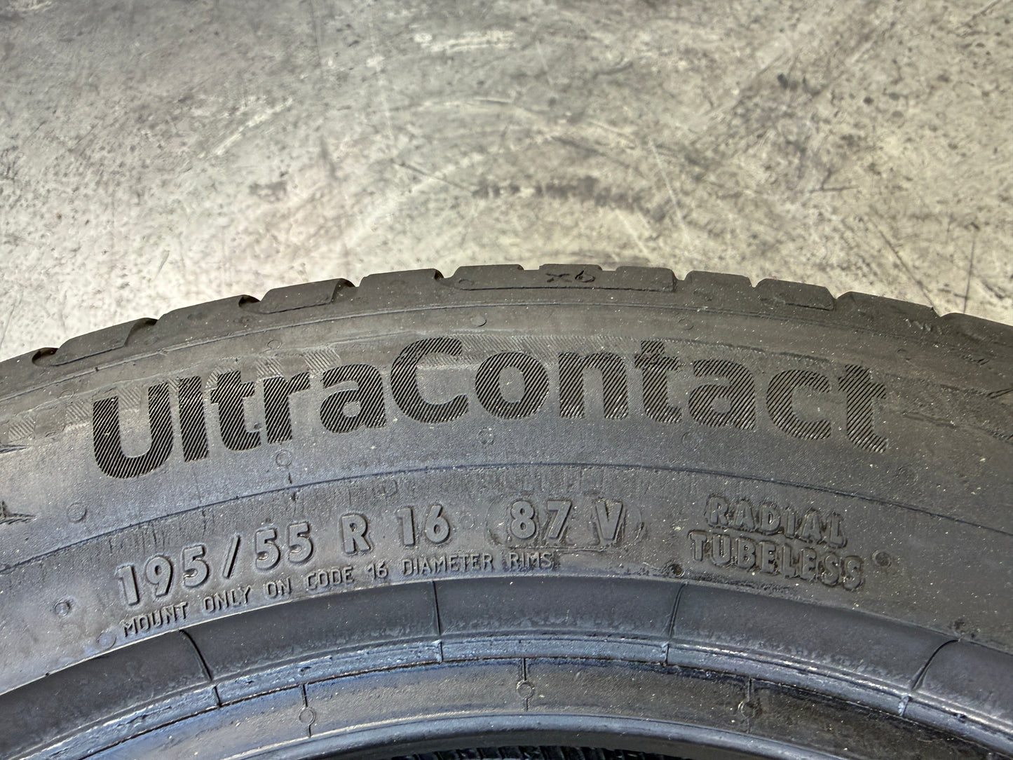 Usato: 2 Pneumatici Continental UltraContact 195/55R16 87V Estivi 90% residui