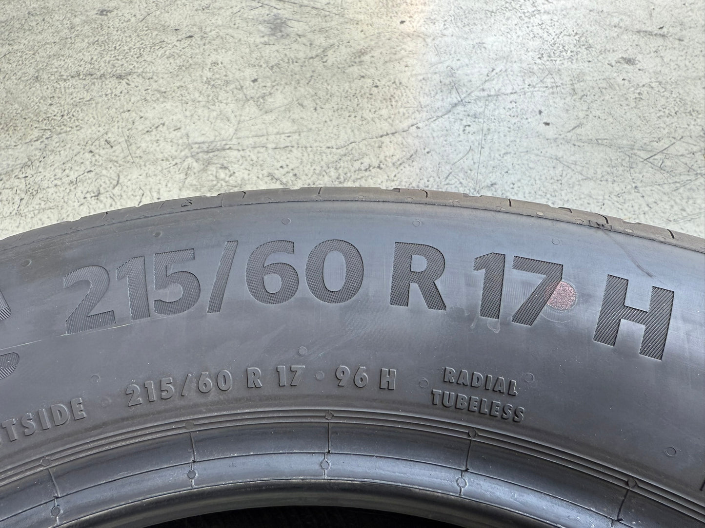 Usato: 4 Gomme 215/60R17 96H Continental Estive 90% residui