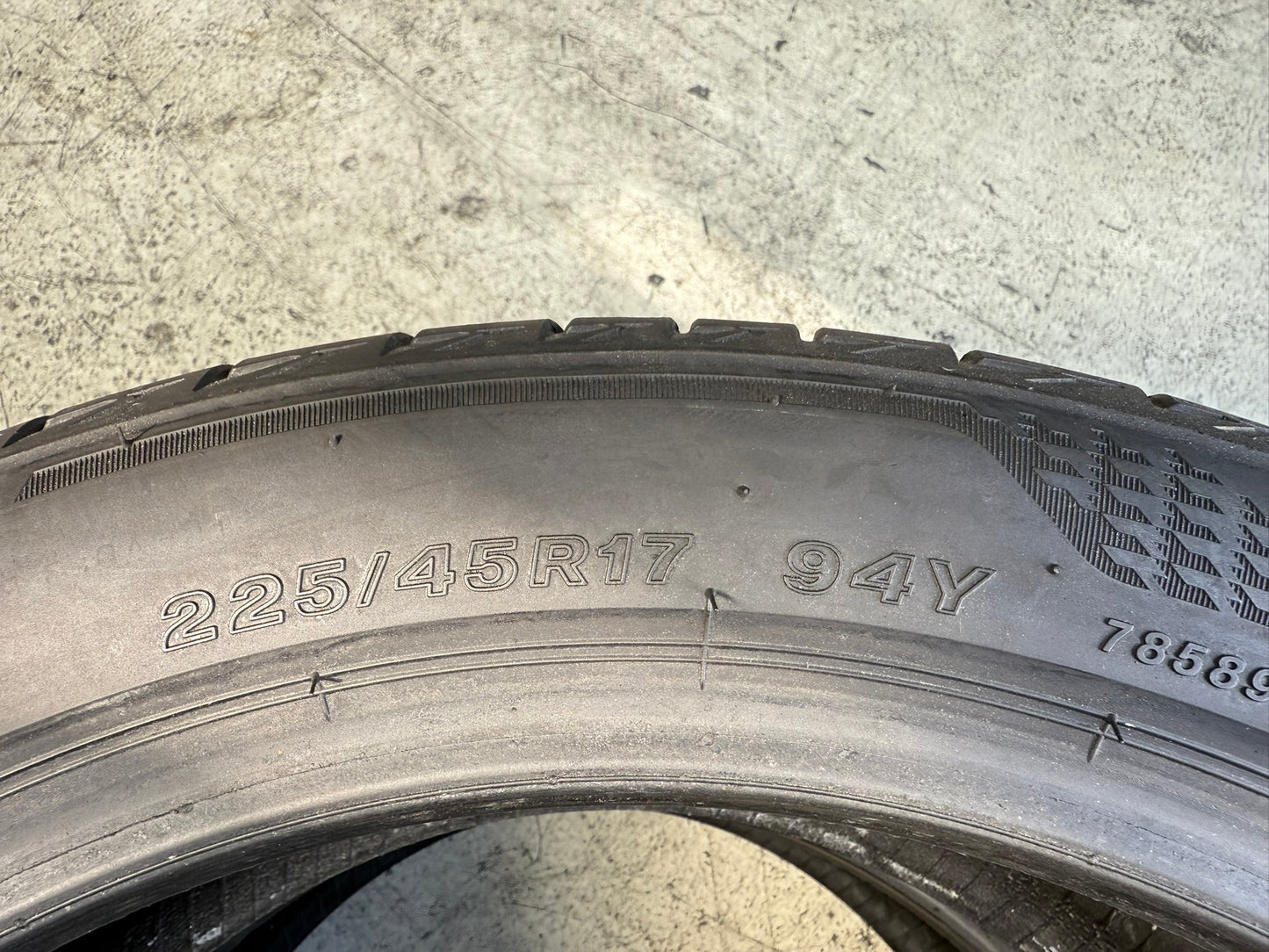 Usato: 2 Gomme 225/45R17 94Y Bridgestone Estive 85% residui