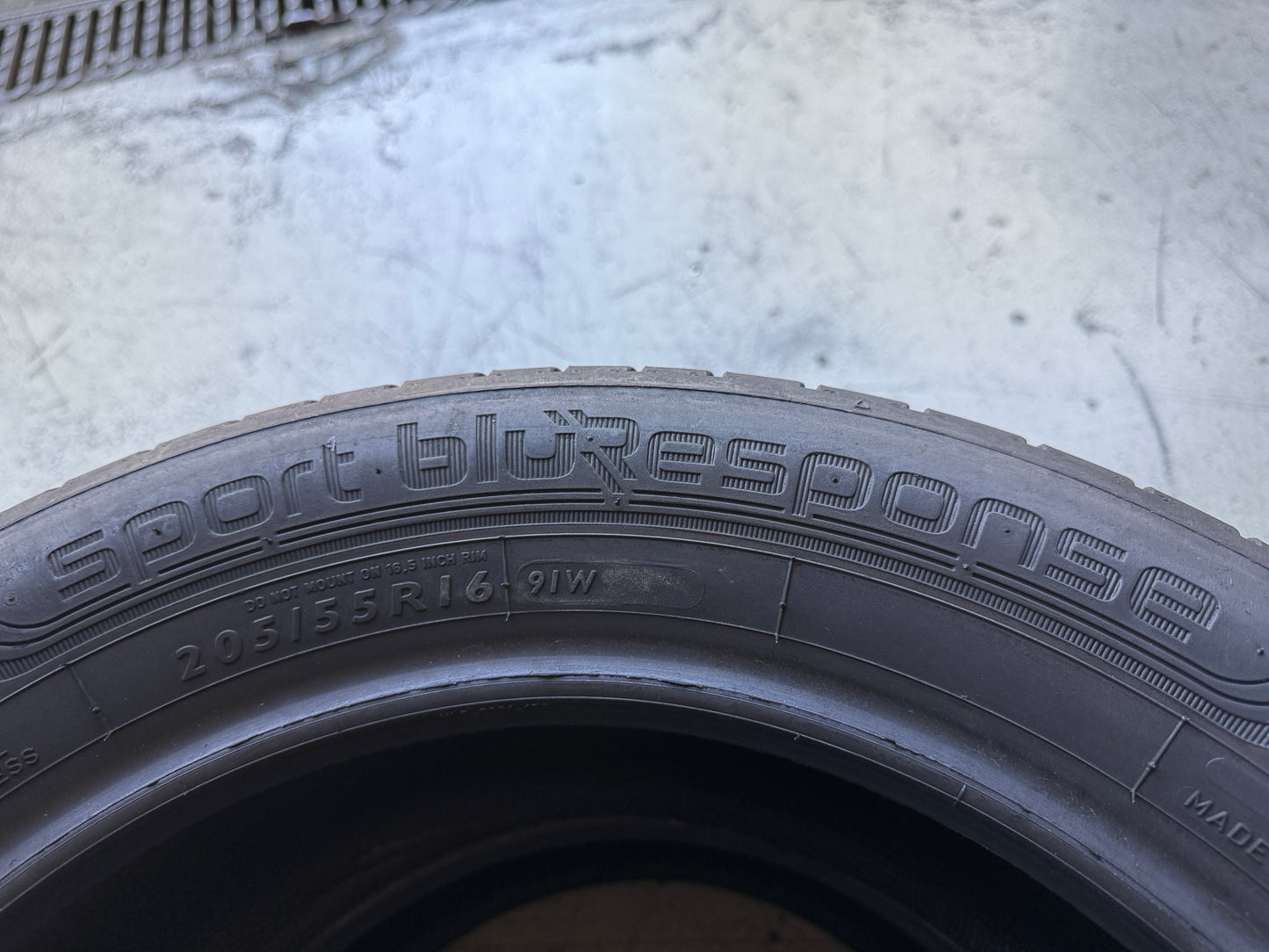 Usato: 2 Pneumatici Dunlop Sport BluResponse 205/55R16 91W Estivi 90% residui