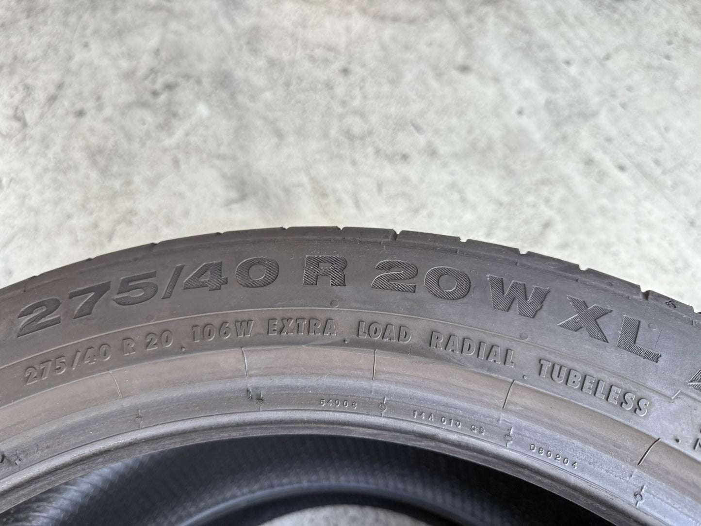 Usato: 2 Gomme 275/40R20 106W XL Continental RUNFLAT Estivo 75% residui