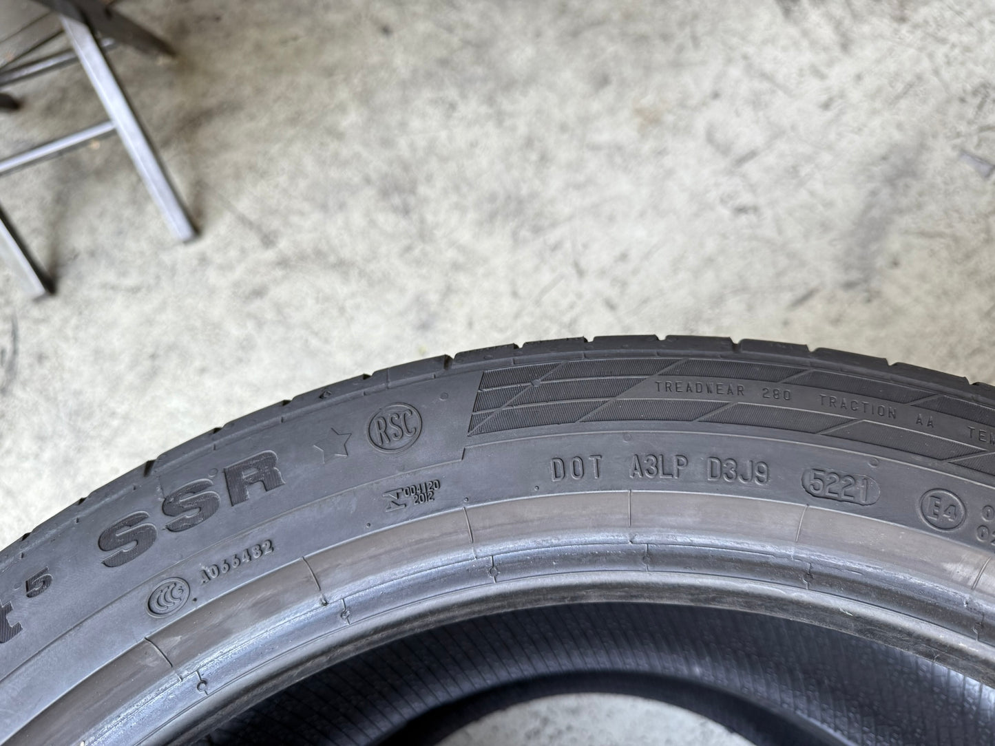 Usato: 2 Gomme 275/40R20 106W XL Continental RUNFLAT Estivo 75% residui