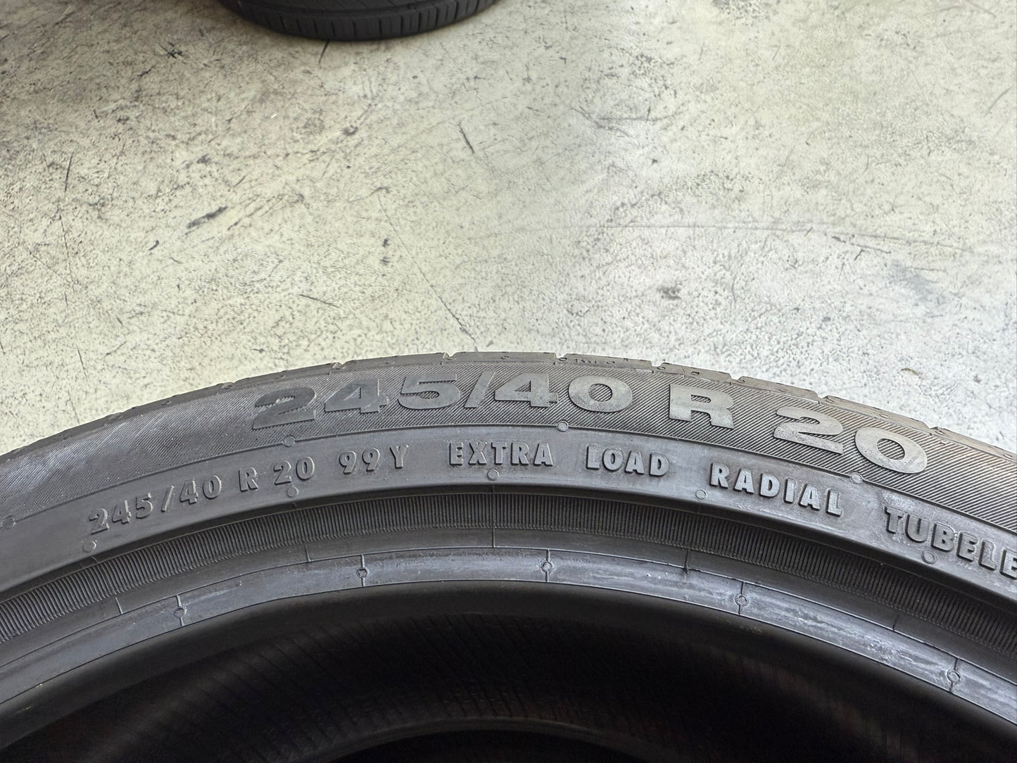 Usato: 2 Gomme 245/40R20 99Y XL Continental Estivo 80% residui