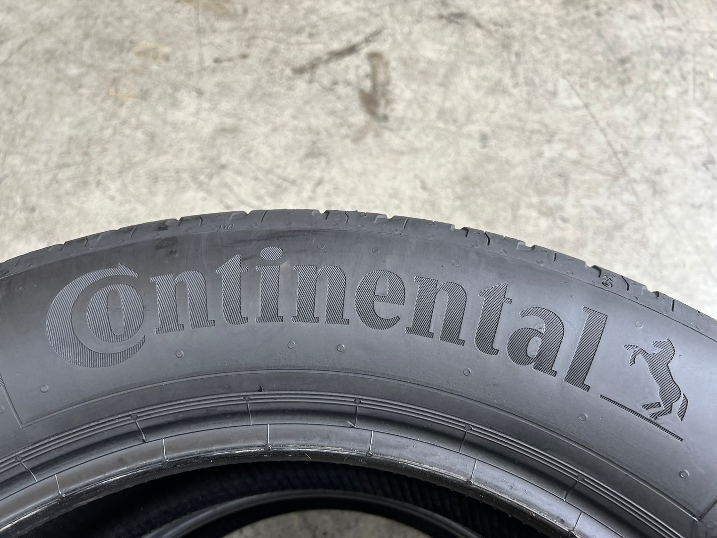 Usato: 2 Gomme 235/55R18 100V Continental estive 80% residui