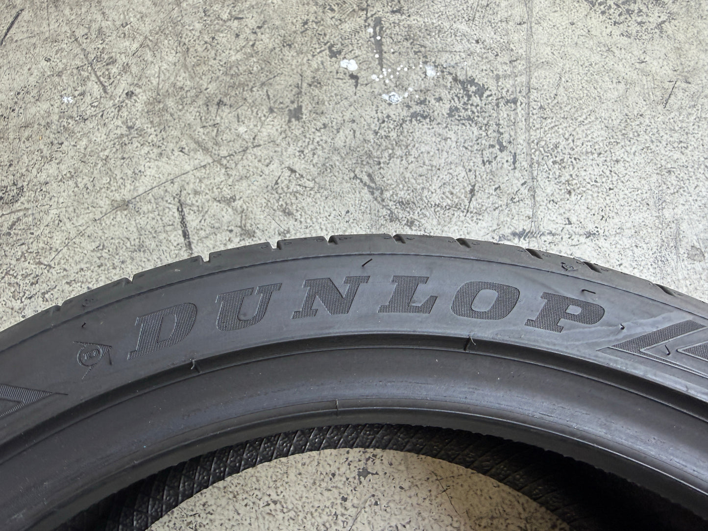 Usato: 4 Pneumatici x2 Goodyear x2 Dunlop 225/40R18 92Y XL Estivi 90/95% residui