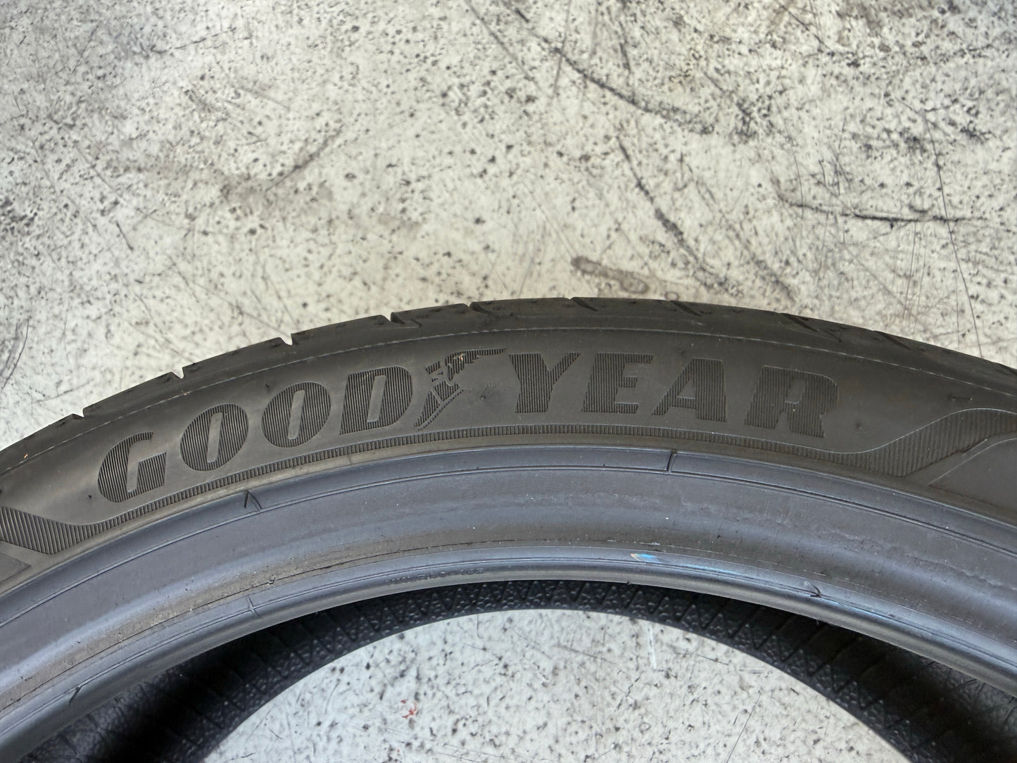 Usato: 4 Pneumatici x2 Goodyear x2 Dunlop 225/40R18 92Y XL Estivi 90/95% residui