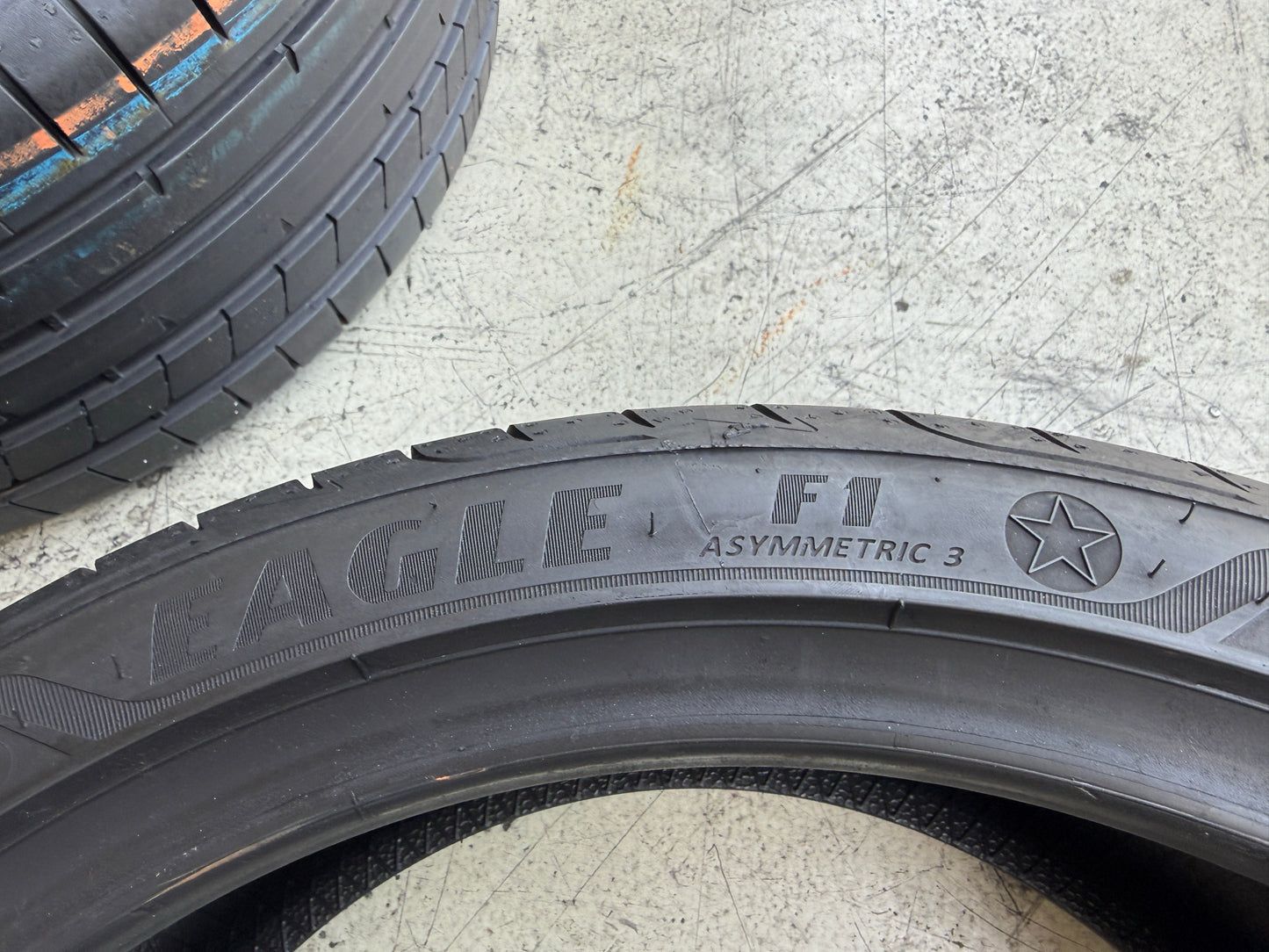 Usato: 4 Pneumatici x2 Goodyear x2 Dunlop 225/40R18 92Y XL Estivi 90/95% residui