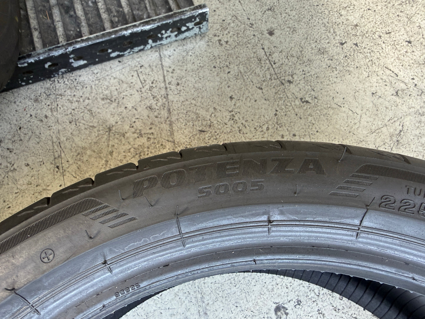 Usato: 4 Pneumatici x2 Bridgestone x2 Continental 225/40R18 92Y XL Estivi 85% residui