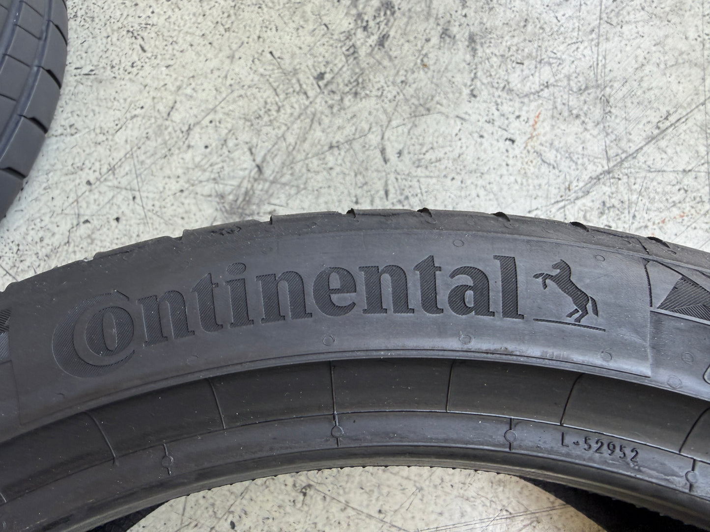 Usato: 4 Pneumatici x2 Bridgestone x2 Continental 225/40R18 92Y XL Estivi 85% residui