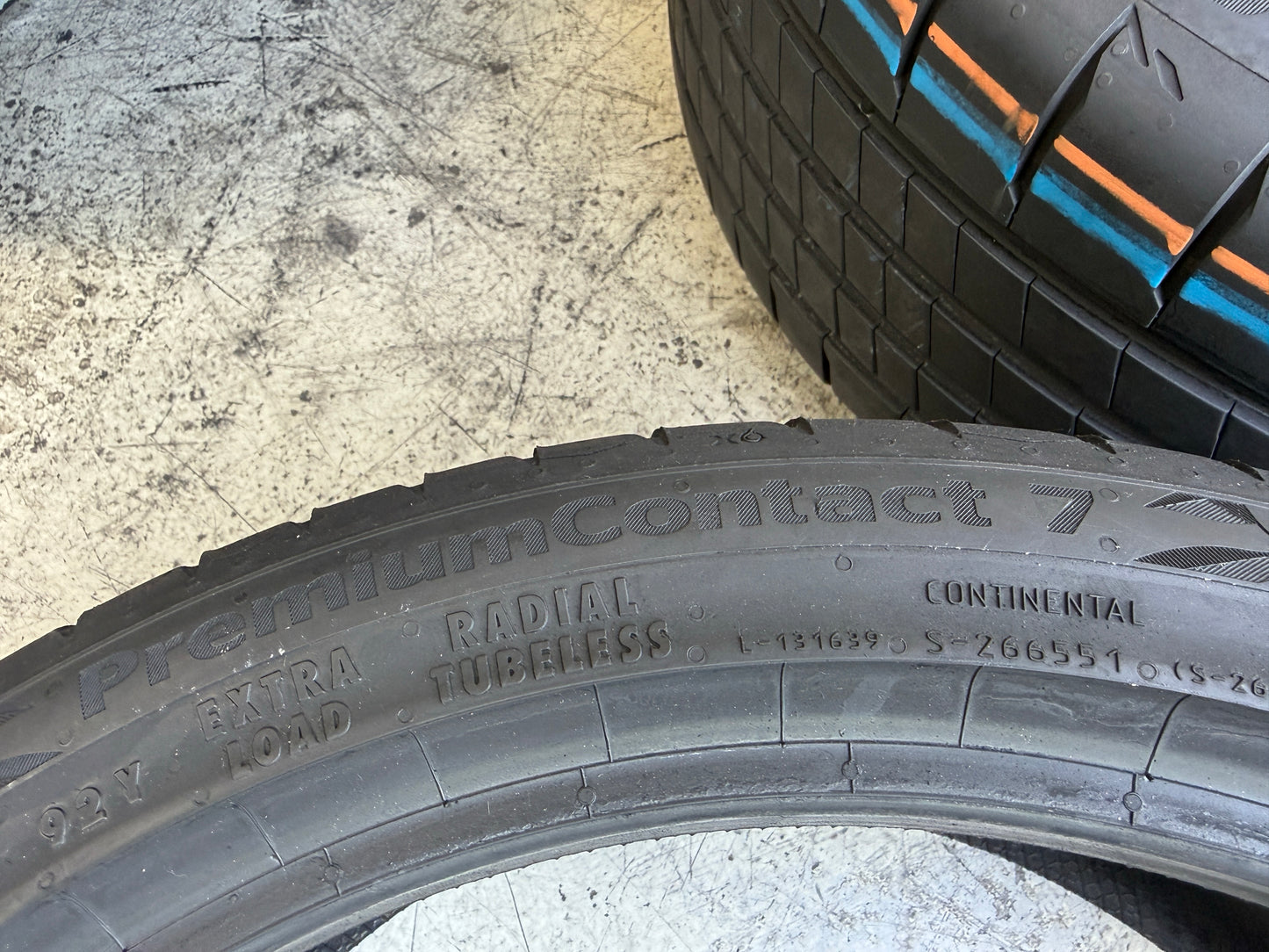 Usato: 4 Pneumatici x2 Bridgestone x2 Continental 225/40R18 92Y XL Estivi 85% residui