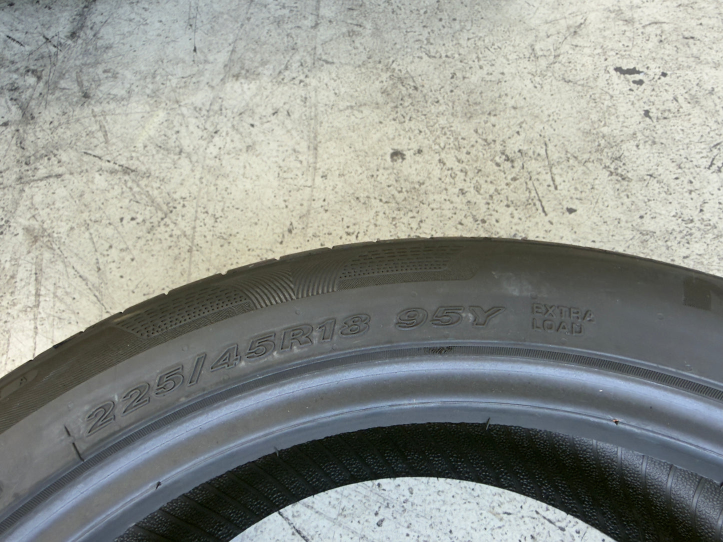 Usato: 4 Pneumatici x2 Nexen x2 Hankook 225/45R18 95W 95Y XL Estivi 90% residui