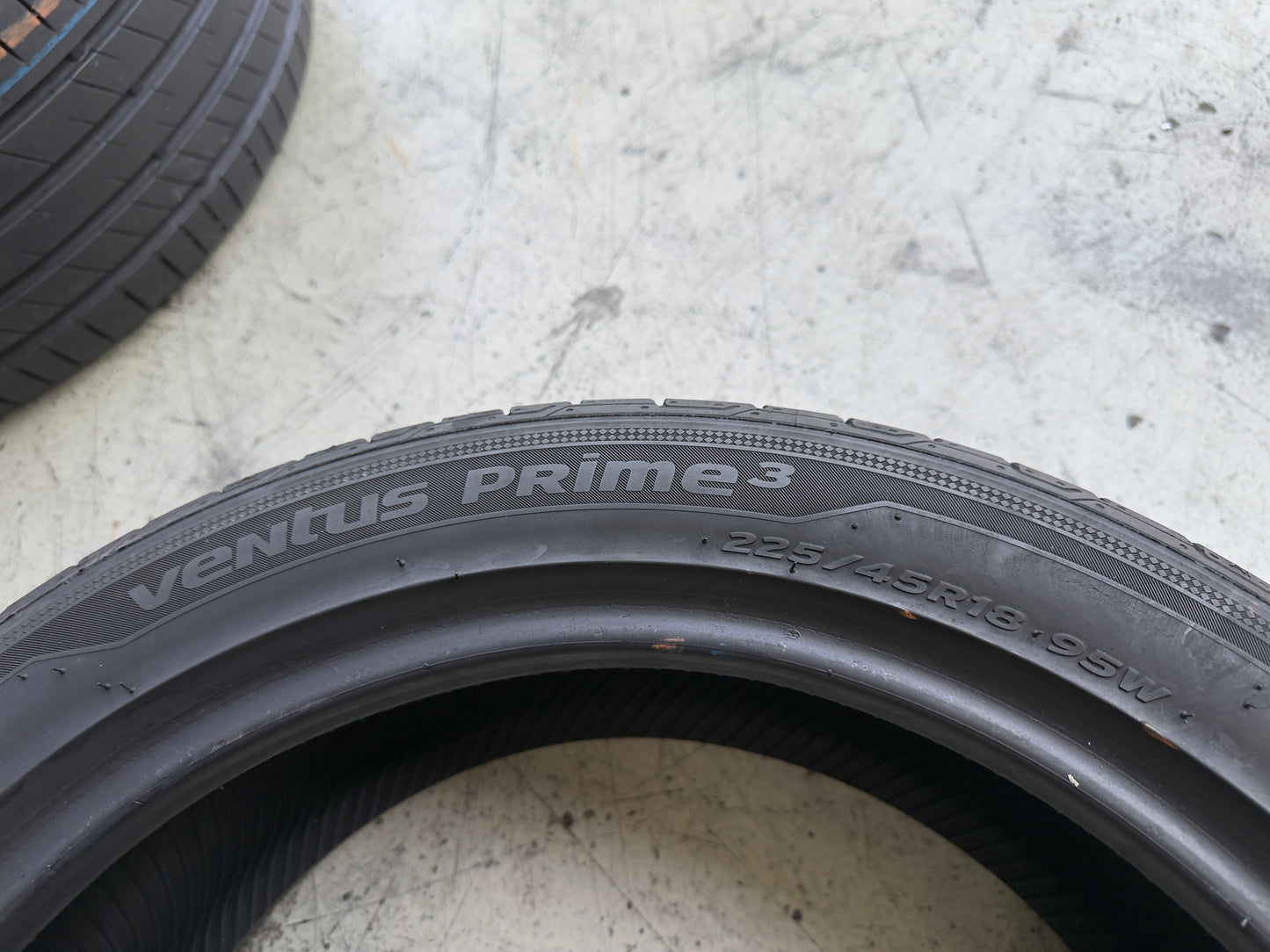 Usato: 4 Pneumatici x2 Nexen x2 Hankook 225/45R18 95W 95Y XL Estivi 90% residui